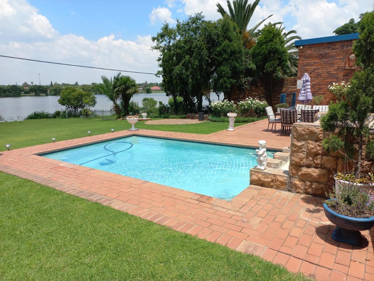 The Lakehouse Bnb Brakpan エクステリア 写真